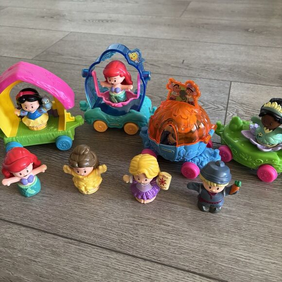 Fisher Price Little People 4 Disney Parade Floats And 8 Disney Figures - Picture 1 of 11